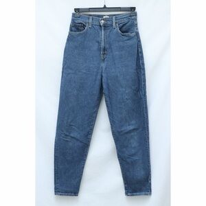 Levi's Jeans medium blue high waisted trendy 28 stretch mom tapered